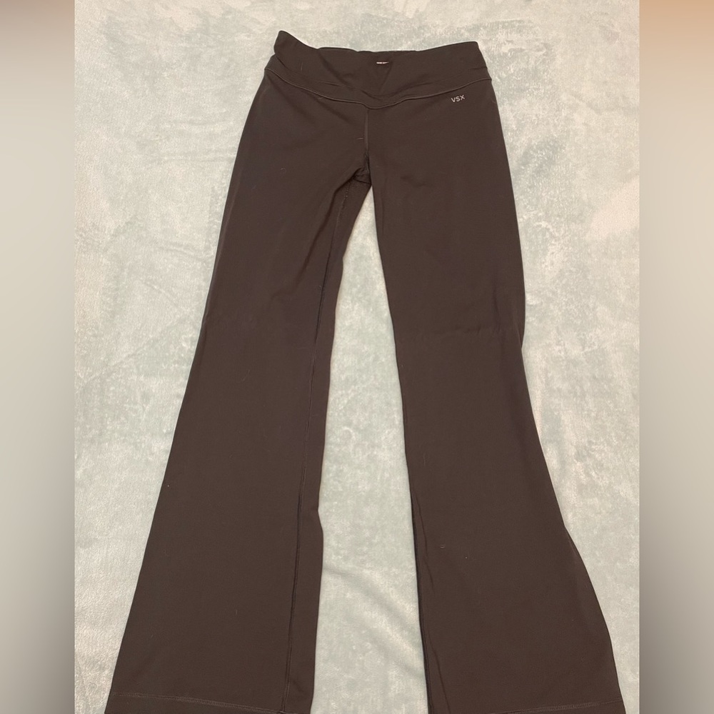 Victoria’s Secret boot cut yoga pants. Size M